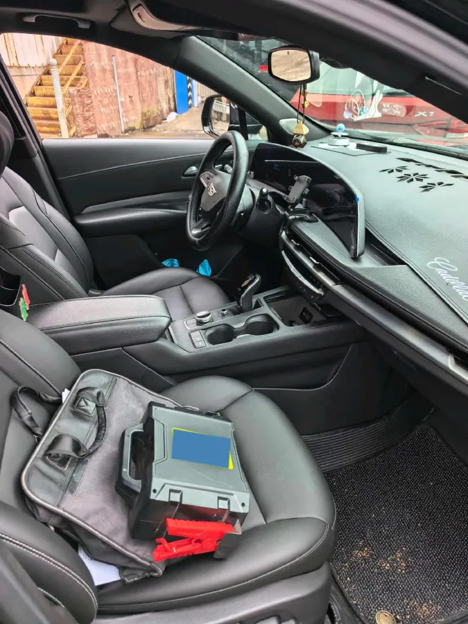 2024 Cadillac XT4 2.0T 237HP L4 9AT,autocango,china used car exporter,china ev exporter,chinese used car exporter,chinese used ev exporter