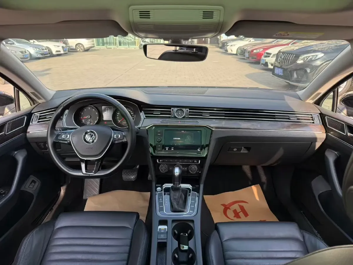 2019 Volkswagen Magotan 2.0T 186HP L4 7DCT,autocango,china used car exporter,china ev exporter,chinese used car exporter,chinese used ev exporter