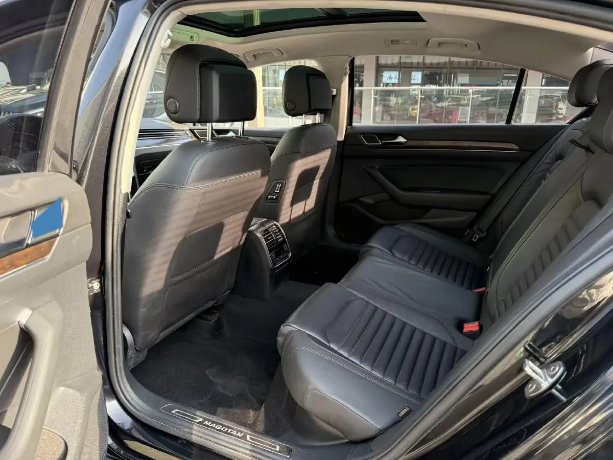 2019 Volkswagen Magotan 2.0T 186HP L4 7DCT,autocango,china used car exporter,china ev exporter,chinese used car exporter,chinese used ev exporter