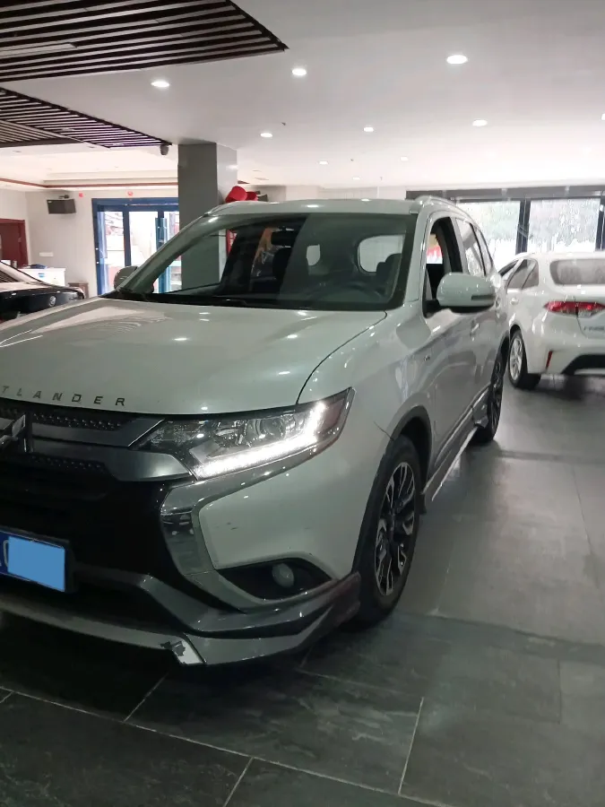 2020 Mitsubishi Outlander 2.0L 166HP L4 CVT,autocango,china used car exporter,china ev exporter,chinese used car exporter,chinese used ev exporter