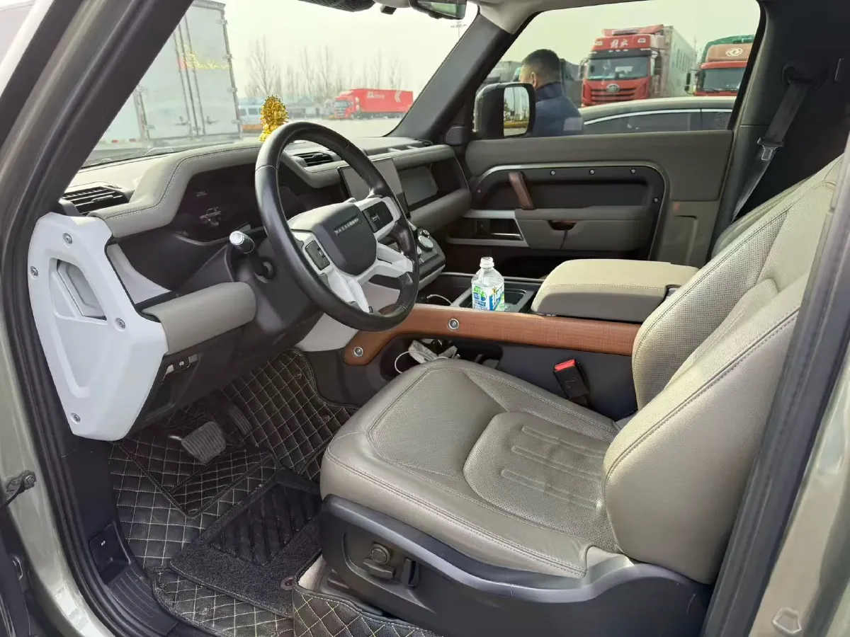 2022 Land Rover Defender 2.0T 300HP L4 8AT,autocango,china used car exporter,china ev exporter,chinese used car exporter,chinese used ev exporter