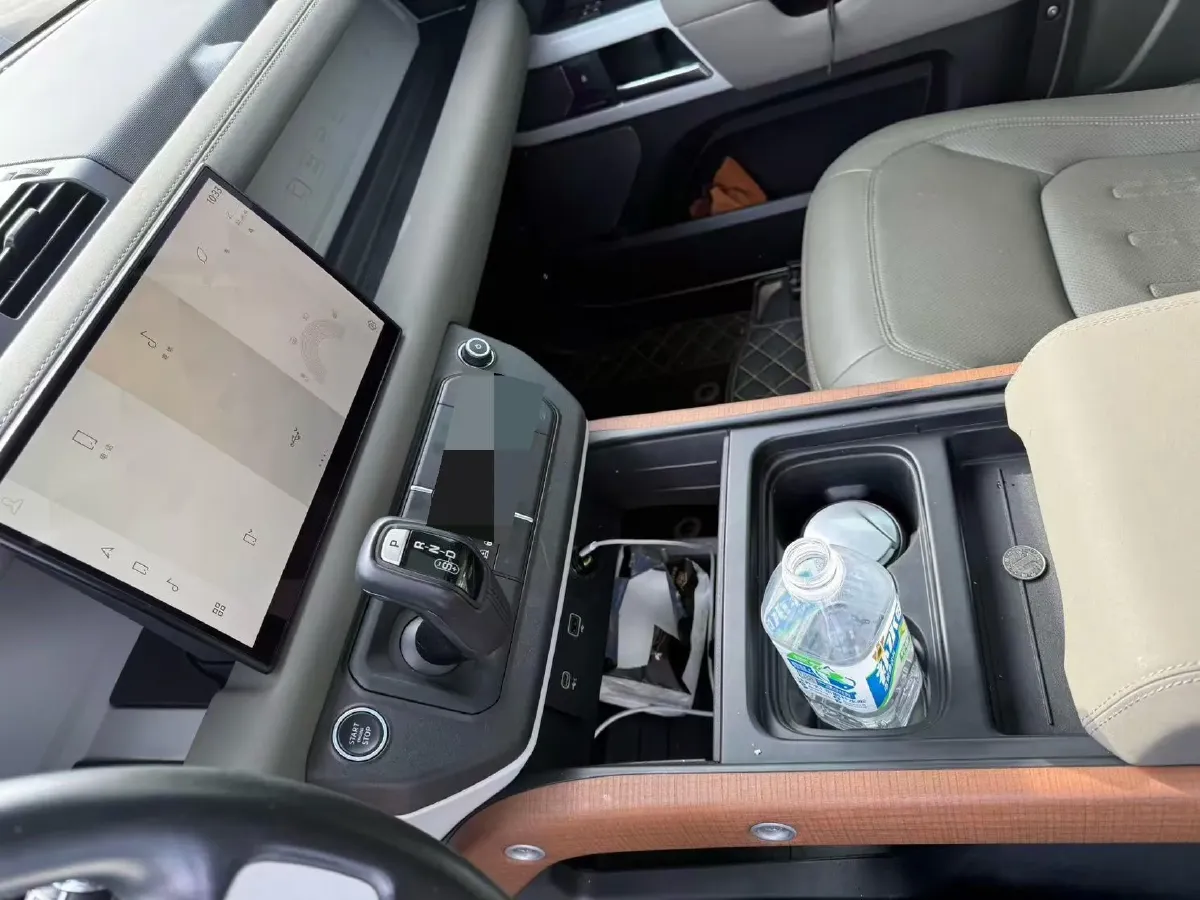 2022 Land Rover Defender 2.0T 300HP L4 8AT,autocango,china used car exporter,china ev exporter,chinese used car exporter,chinese used ev exporter