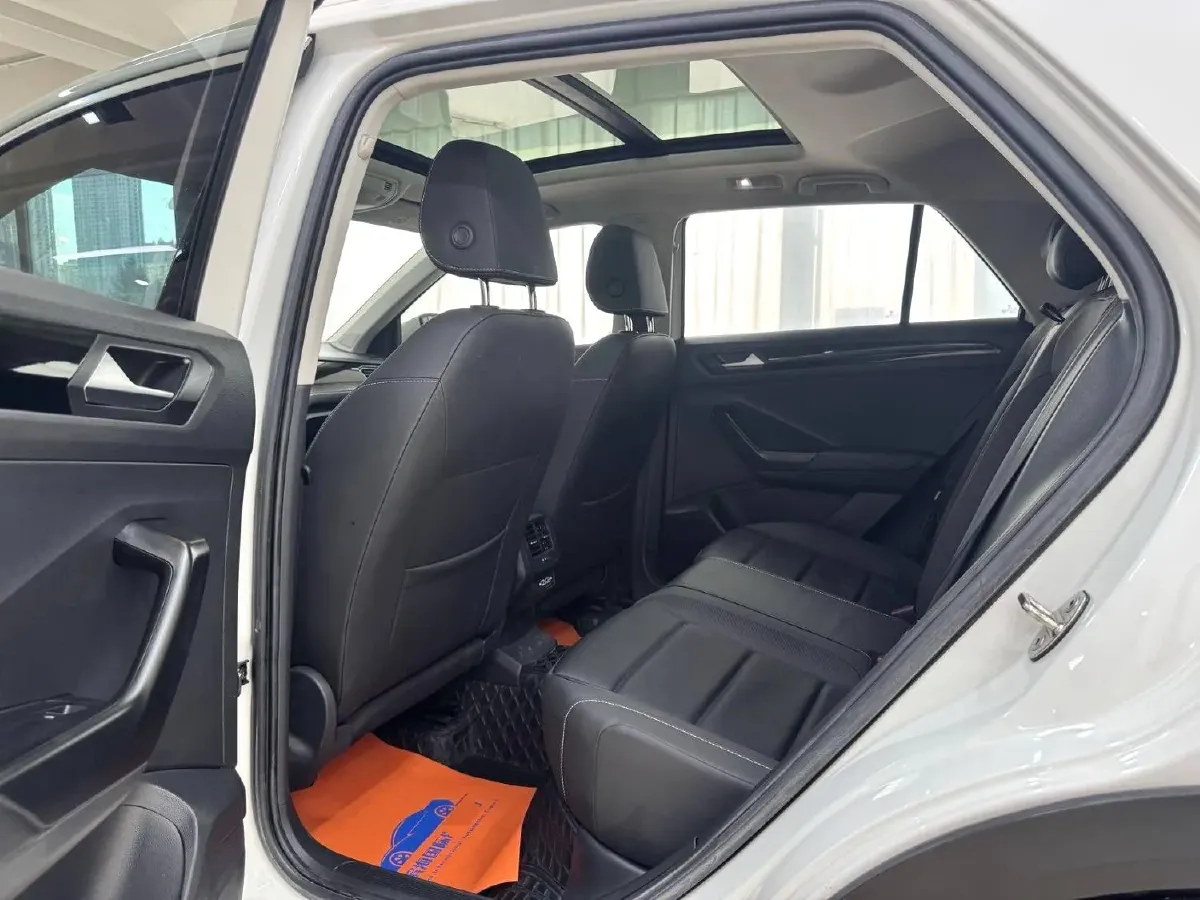 2022 Volkswagen T-Roc 1.4T 150HP L4 7DCT,autocango,china used car exporter,china ev exporter,chinese used car exporter,chinese used ev exporter
