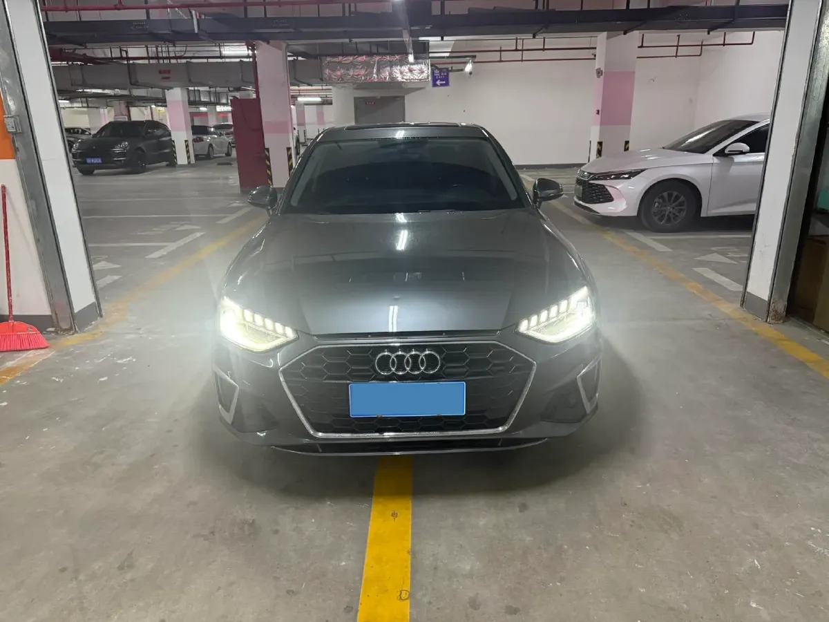 2021 Audi A4L 2.0T 190HP L4 7DCT,autocango,china used car exporter,china ev exporter,chinese used car exporter,chinese used ev exporter