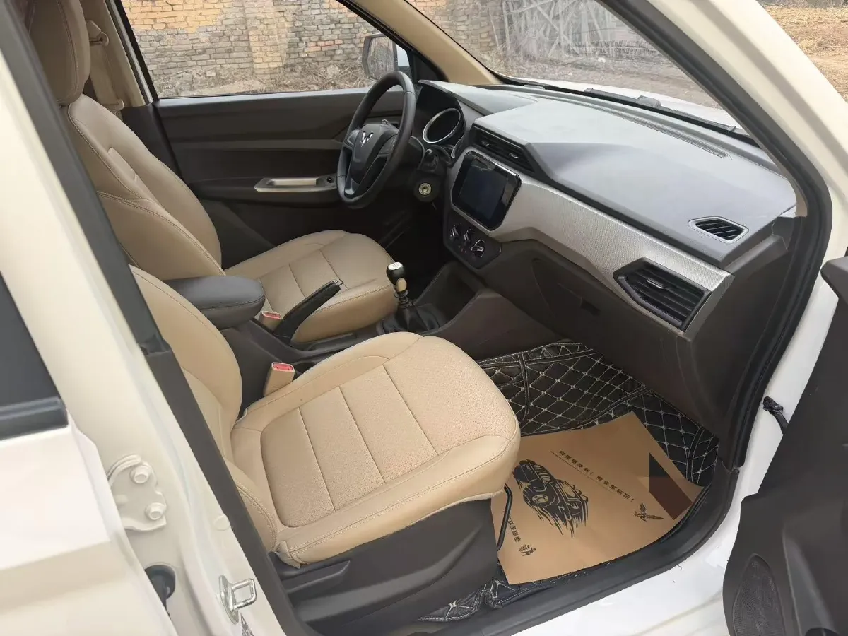 2019 WuLing HongGuang 1.5L 105HP L4 5MT,autocango,china used car exporter,china ev exporter,chinese used car exporter,chinese used ev exporter