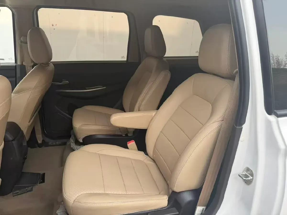 2019 WuLing HongGuang 1.5L 105HP L4 5MT,autocango,china used car exporter,china ev exporter,chinese used car exporter,chinese used ev exporter
