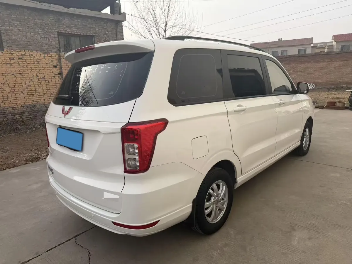 2019 WuLing HongGuang 1.5L 105HP L4 5MT,autocango,china used car exporter,china ev exporter,chinese used car exporter,chinese used ev exporter