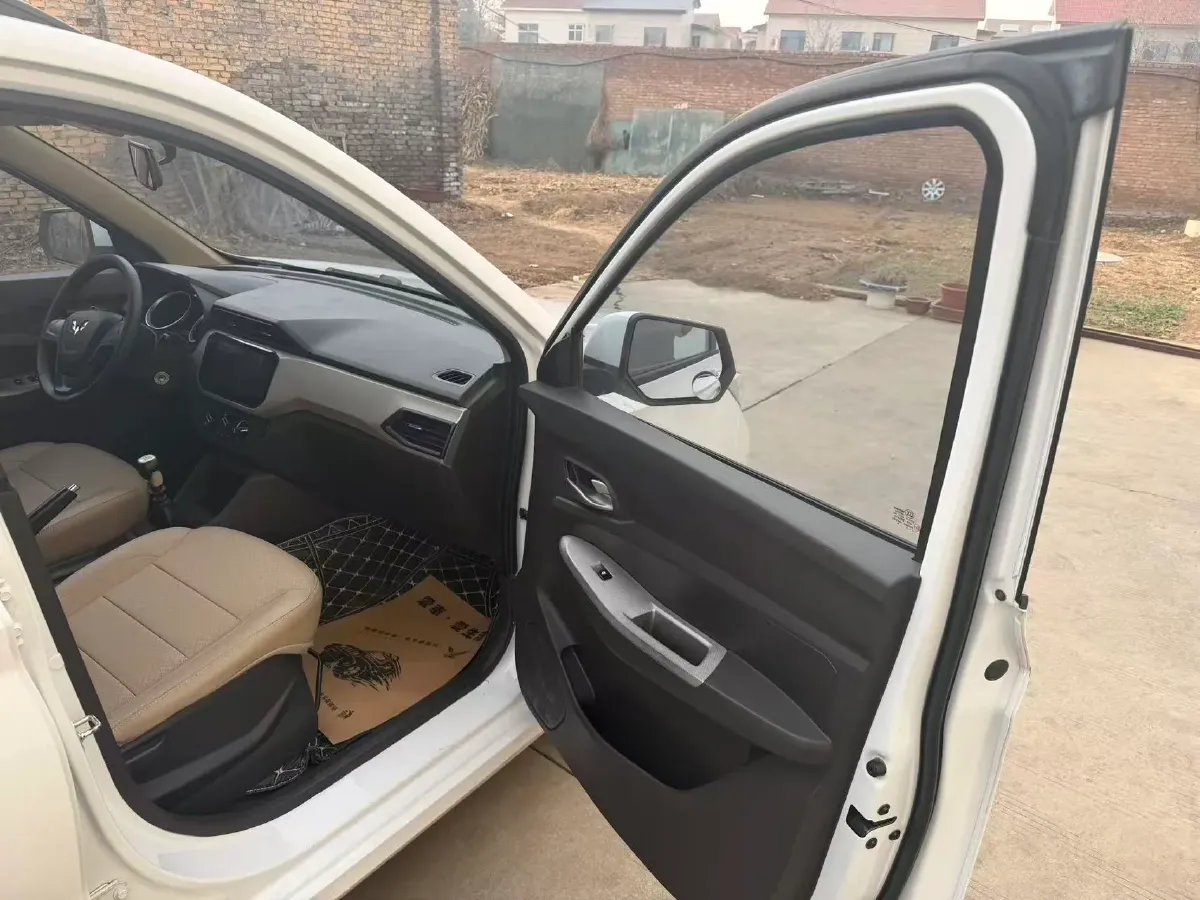 2019 WuLing HongGuang 1.5L 105HP L4 5MT,autocango,china used car exporter,china ev exporter,chinese used car exporter,chinese used ev exporter