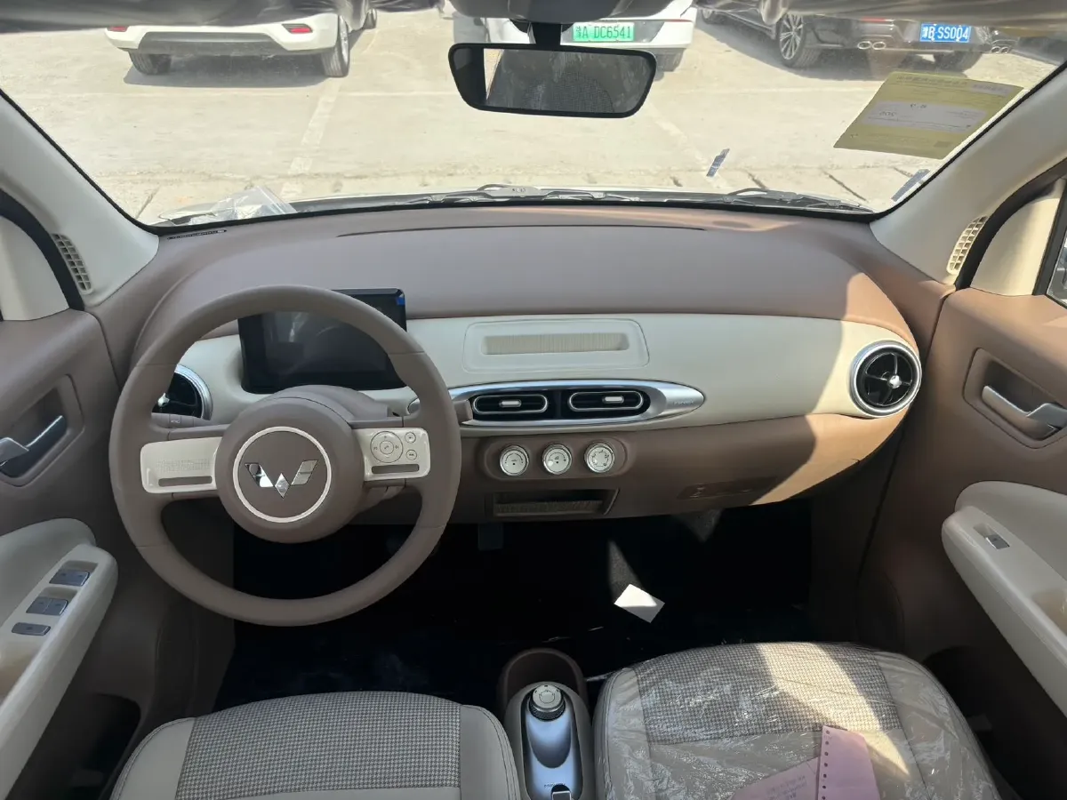 2025 WuLing HongGuang MINI EV BEV 16.2KWH,autocango,china used car exporter,china ev exporter,chinese used car exporter,chinese used ev exporter