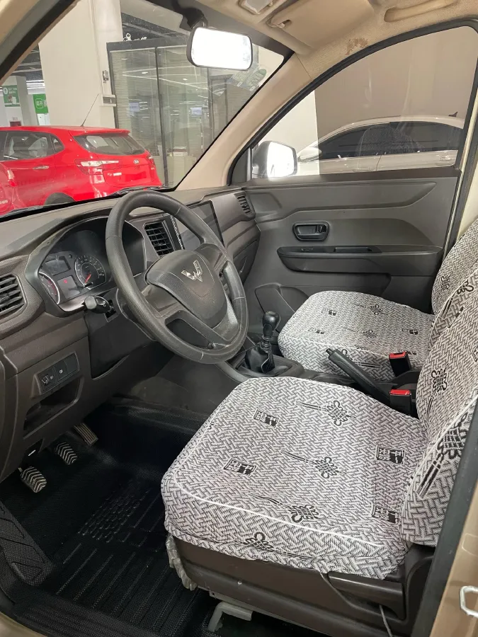 2019 WuLing HongGuang V 1.5L 99HP L4 6MT,autocango,china used car exporter,china ev exporter,chinese used car exporter,chinese used ev exporter