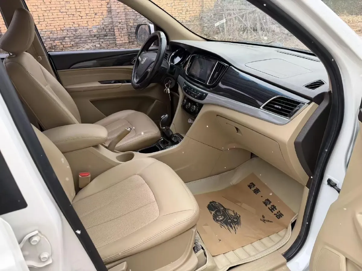 2016 BaoJun 560 1.5T 150HP L4 6MT,autocango,china used car exporter,china ev exporter,chinese used car exporter,chinese used ev exporter