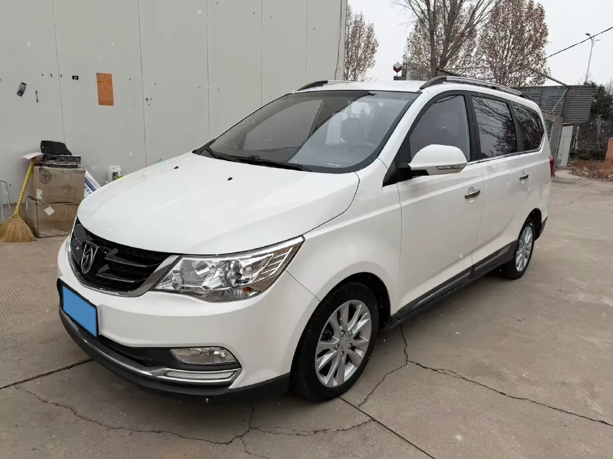 2016 BaoJun 560 1.5T 150HP L4 6MT,autocango,china used car exporter,china ev exporter,chinese used car exporter,chinese used ev exporter