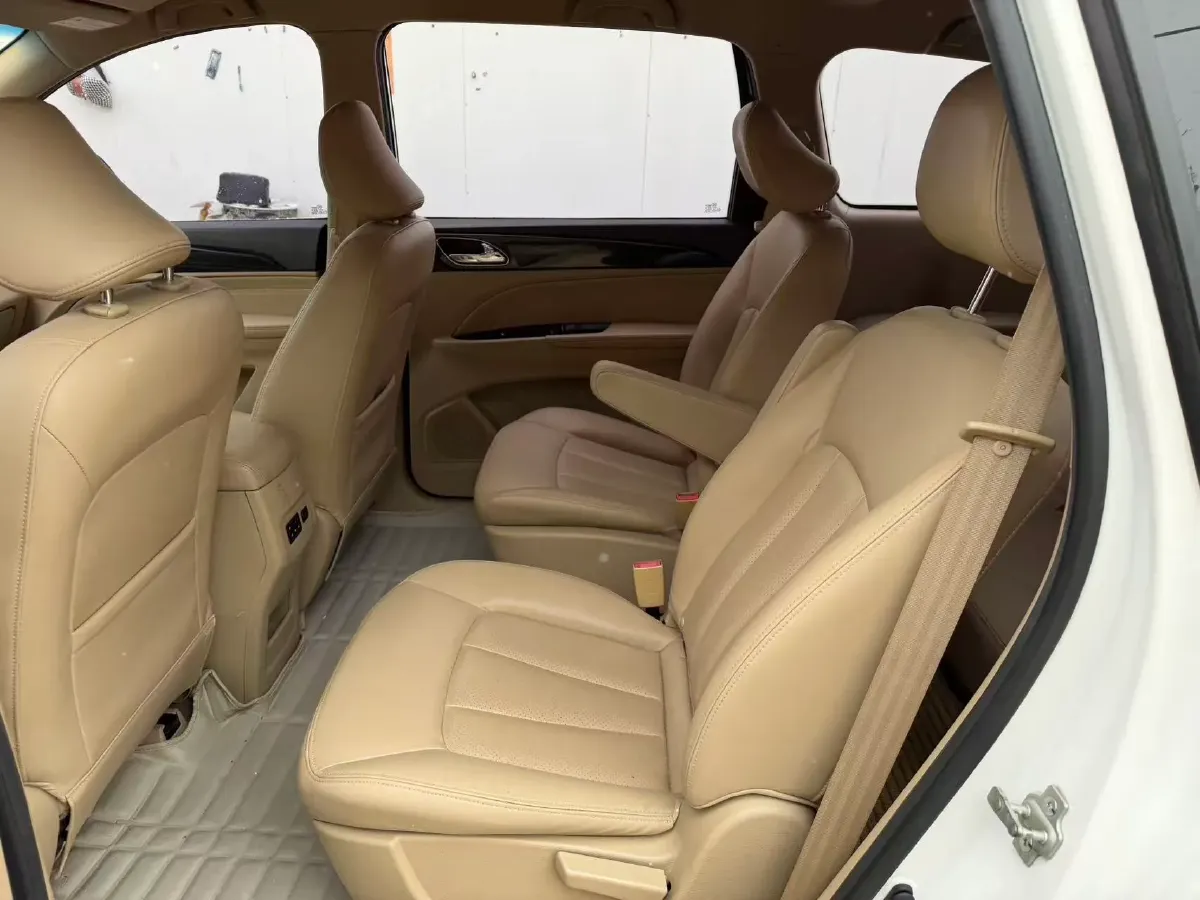 2016 BaoJun 560 1.5T 150HP L4 6MT,autocango,china used car exporter,china ev exporter,chinese used car exporter,chinese used ev exporter