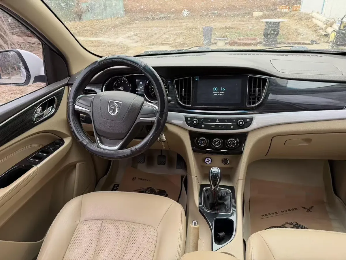 2016 BaoJun 560 1.5T 150HP L4 6MT,autocango,china used car exporter,china ev exporter,chinese used car exporter,chinese used ev exporter