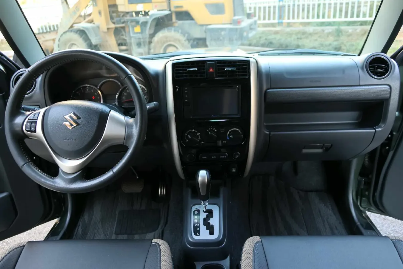 2015 Suzuki Jimny 1.3L 85HP L4 4AT,autocango,china used car exporter,china ev exporter,chinese used car exporter,chinese used ev exporter