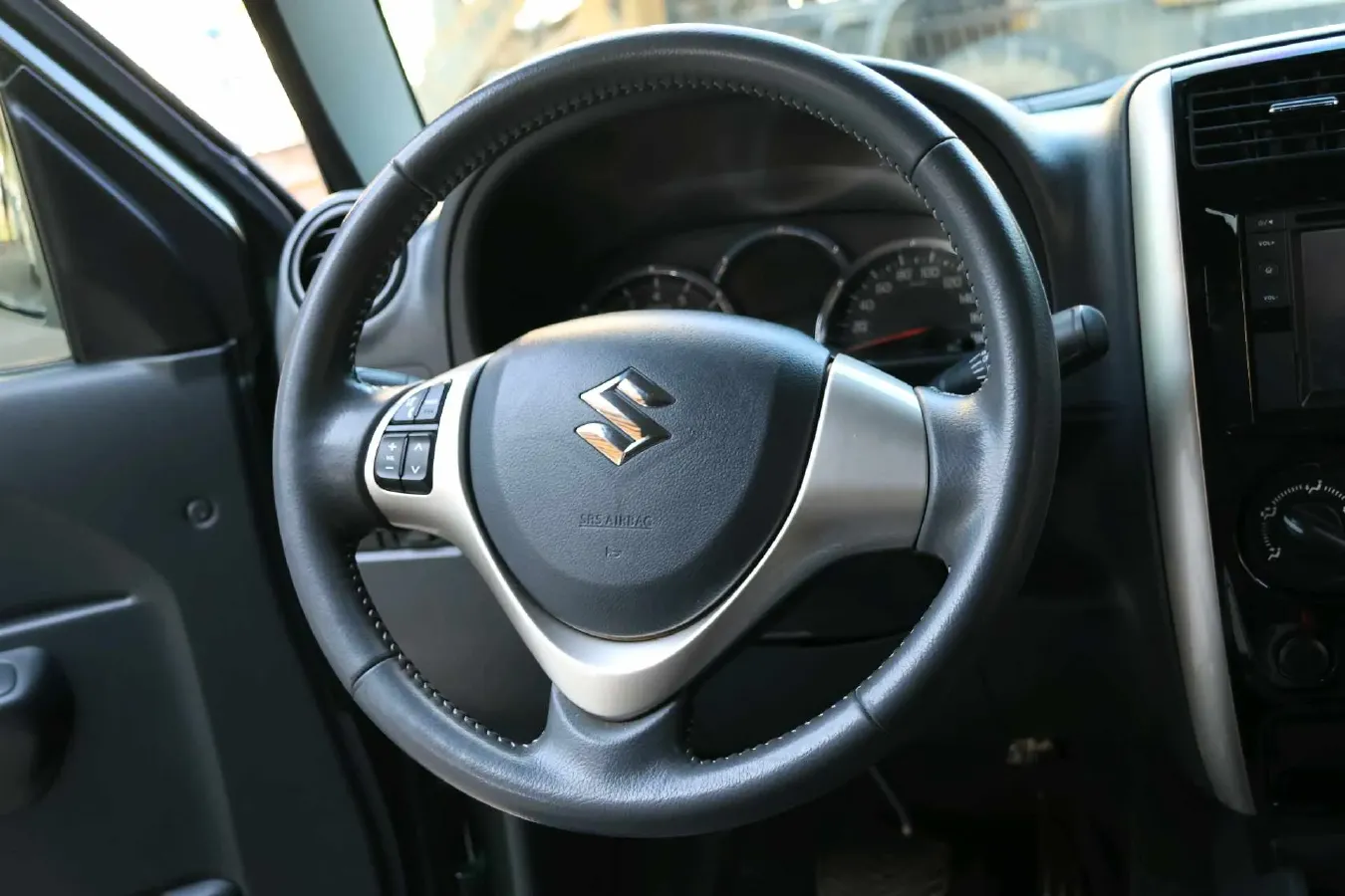 2015 Suzuki Jimny 1.3L 85HP L4 4AT,autocango,china used car exporter,china ev exporter,chinese used car exporter,chinese used ev exporter