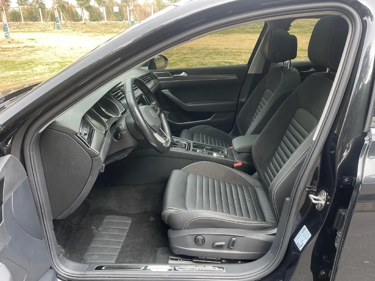 2020 Volkswagen Magotan 2.0T 186HP L4 7DCT,autocango,china used car exporter,china ev exporter,chinese used car exporter,chinese used ev exporter