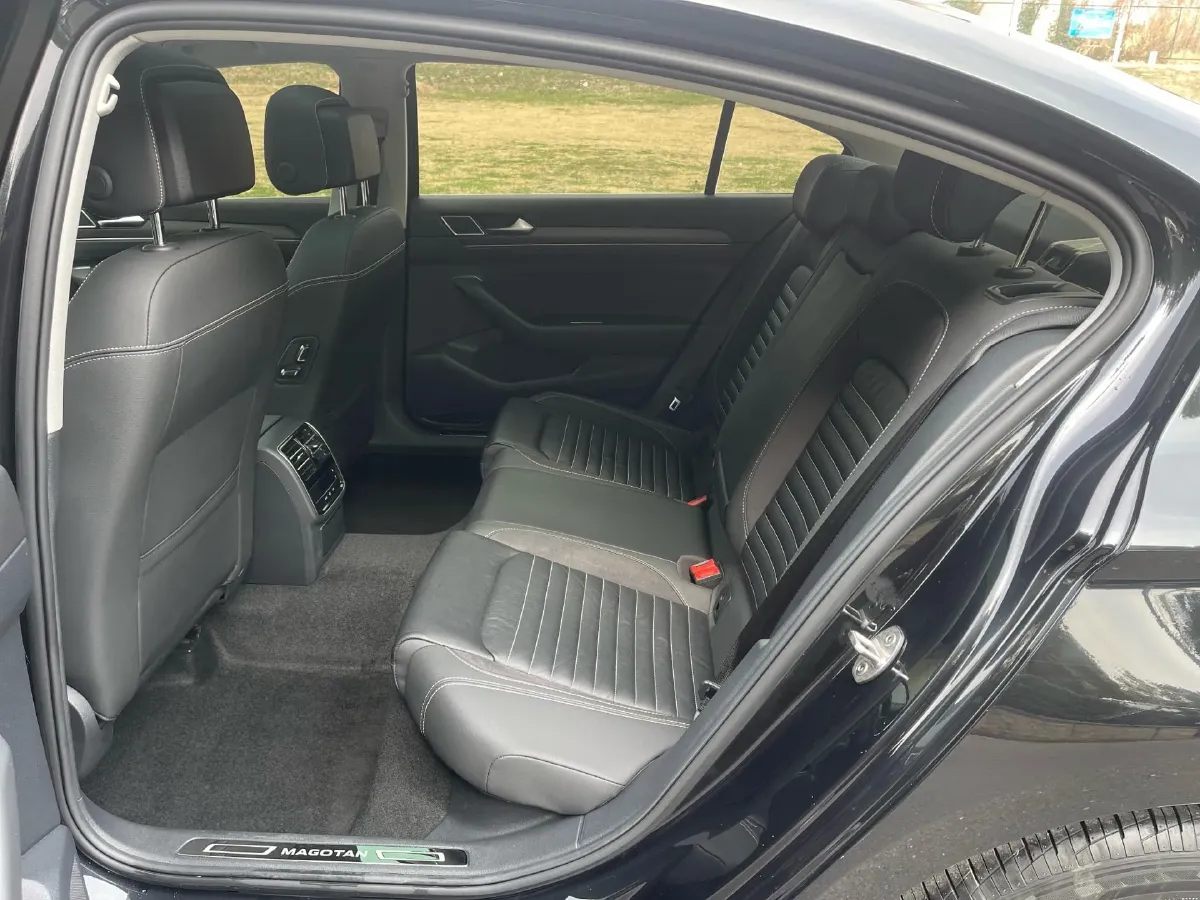 2020 Volkswagen Magotan 2.0T 186HP L4 7DCT,autocango,china used car exporter,china ev exporter,chinese used car exporter,chinese used ev exporter