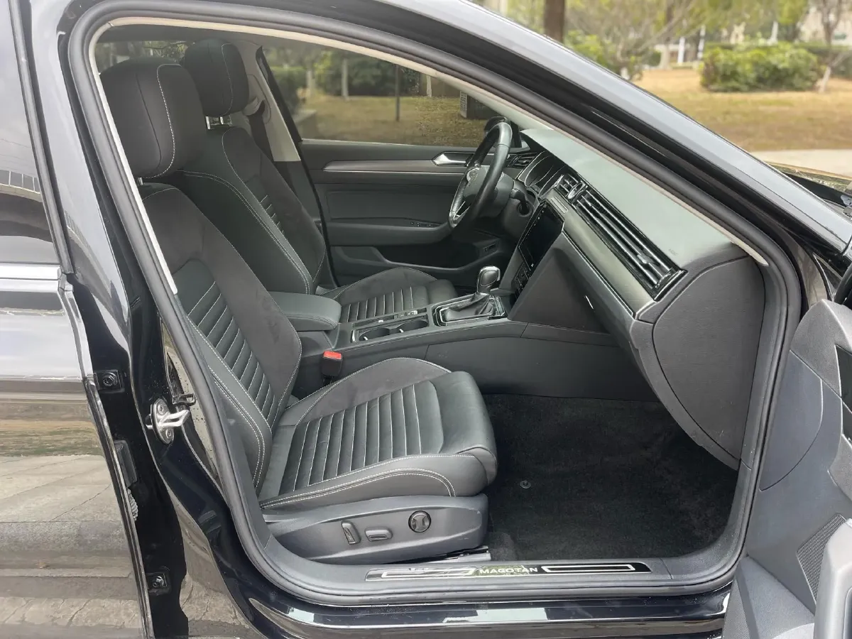 2020 Volkswagen Magotan 2.0T 186HP L4 7DCT,autocango,china used car exporter,china ev exporter,chinese used car exporter,chinese used ev exporter