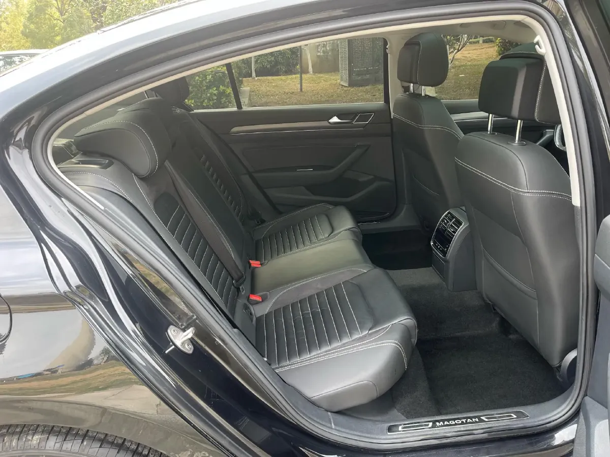 2020 Volkswagen Magotan 2.0T 186HP L4 7DCT,autocango,china used car exporter,china ev exporter,chinese used car exporter,chinese used ev exporter