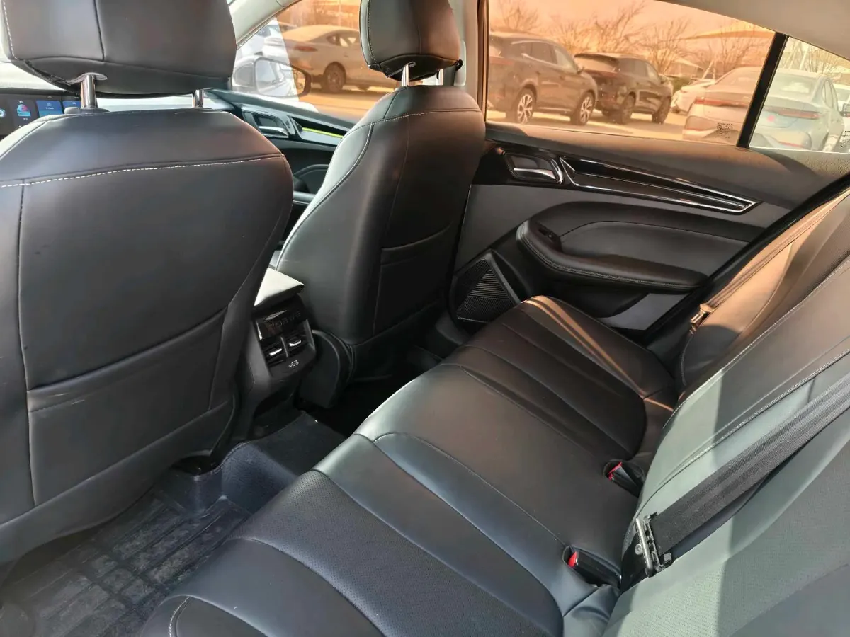 2021 Roewe i5 1.5L 120HP L4 CVT,autocango,china used car exporter,china ev exporter,chinese used car exporter,chinese used ev exporter