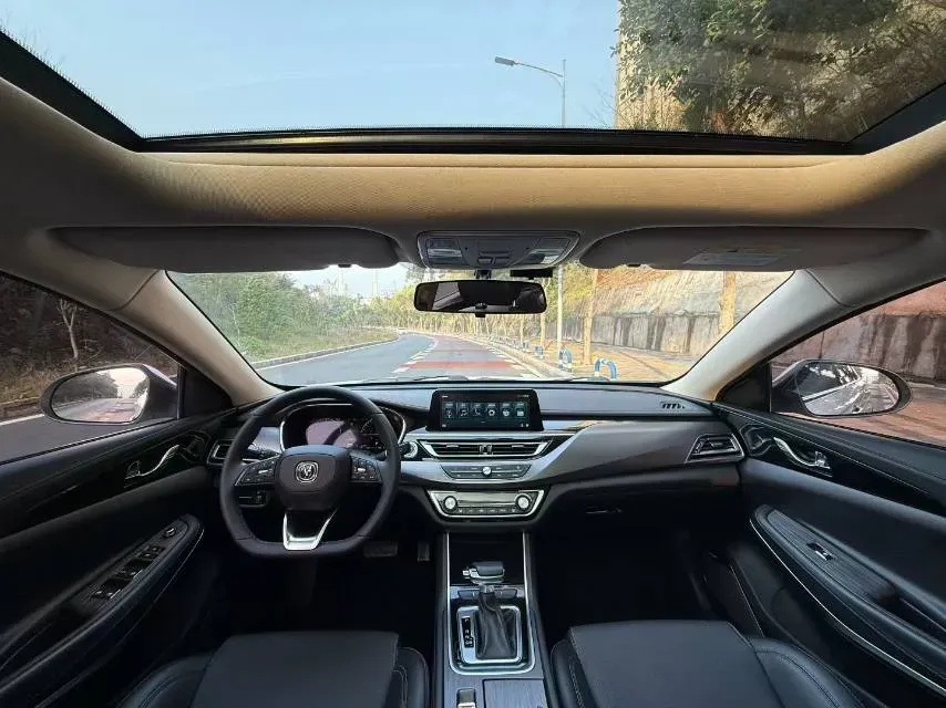 2021 ChangAn Raeton CC 1.5T 180HP L4 7DCT,autocango,china used car exporter,china ev exporter,chinese used car exporter,chinese used ev exporter