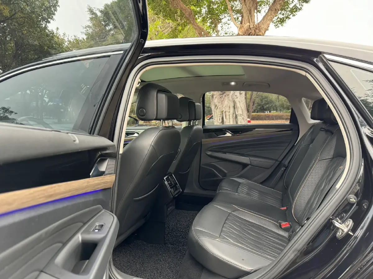 2019 Volvo V40 1.5T 152HP L4 6AT,autocango,china used car exporter,china ev exporter,chinese used car exporter,chinese used ev exporter