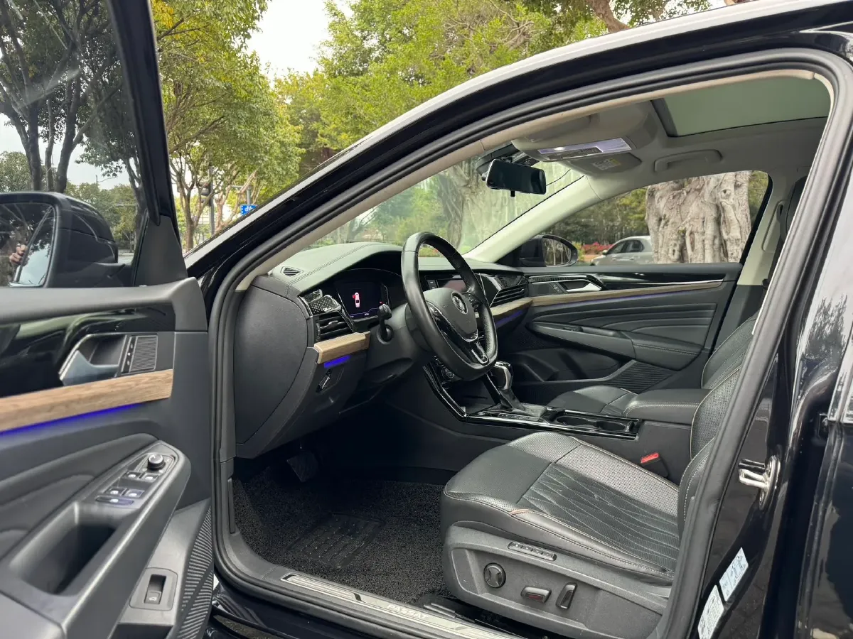 2019 Volvo V40 1.5T 152HP L4 6AT,autocango,china used car exporter,china ev exporter,chinese used car exporter,chinese used ev exporter