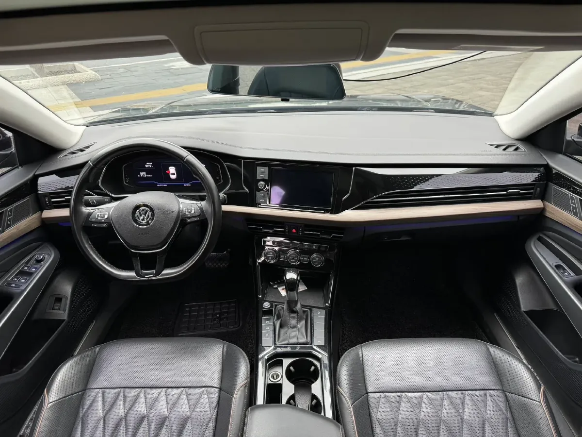 2019 Volvo V40 1.5T 152HP L4 6AT,autocango,china used car exporter,china ev exporter,chinese used car exporter,chinese used ev exporter