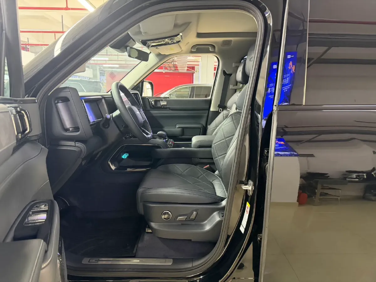 2023 FangChengBao Bao 5 1.5T 194HP L4 E-CVT PHEV 31.8KWH,autocango,china used car exporter,china ev exporter,chinese used car exporter,chinese used ev exporter