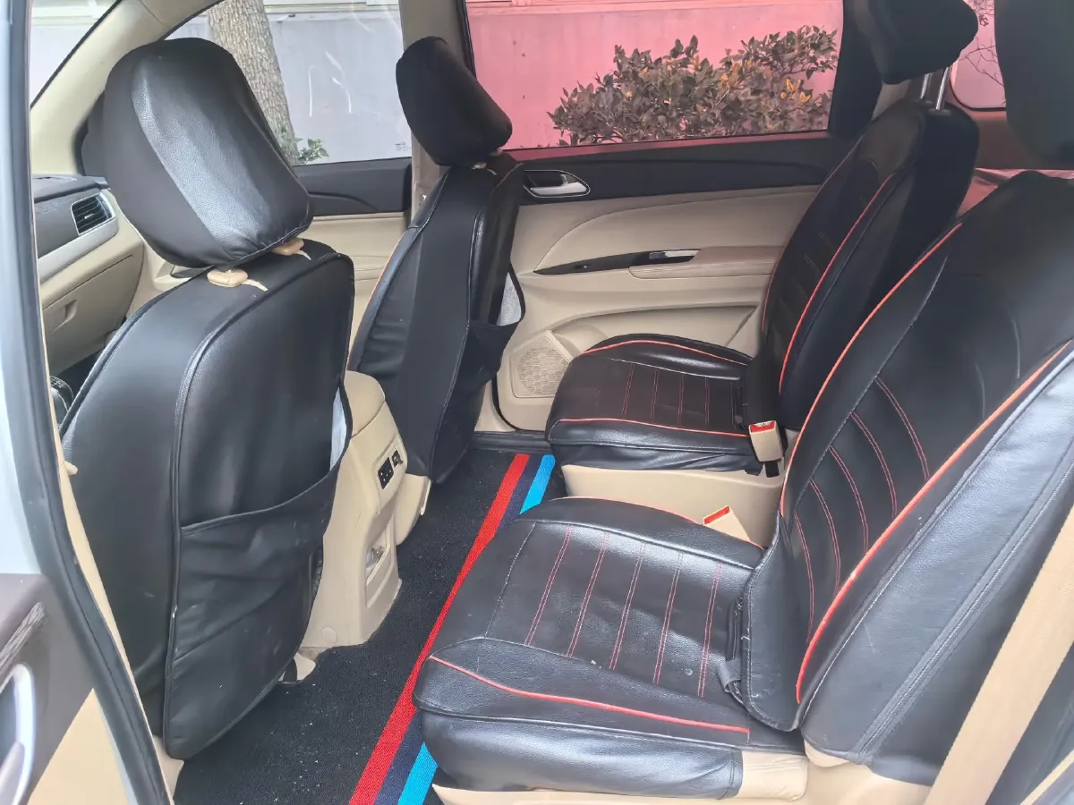 2019 BaoJun 730 1.5L 105HP L4 6MT,autocango,china used car exporter,china ev exporter,chinese used car exporter,chinese used ev exporter