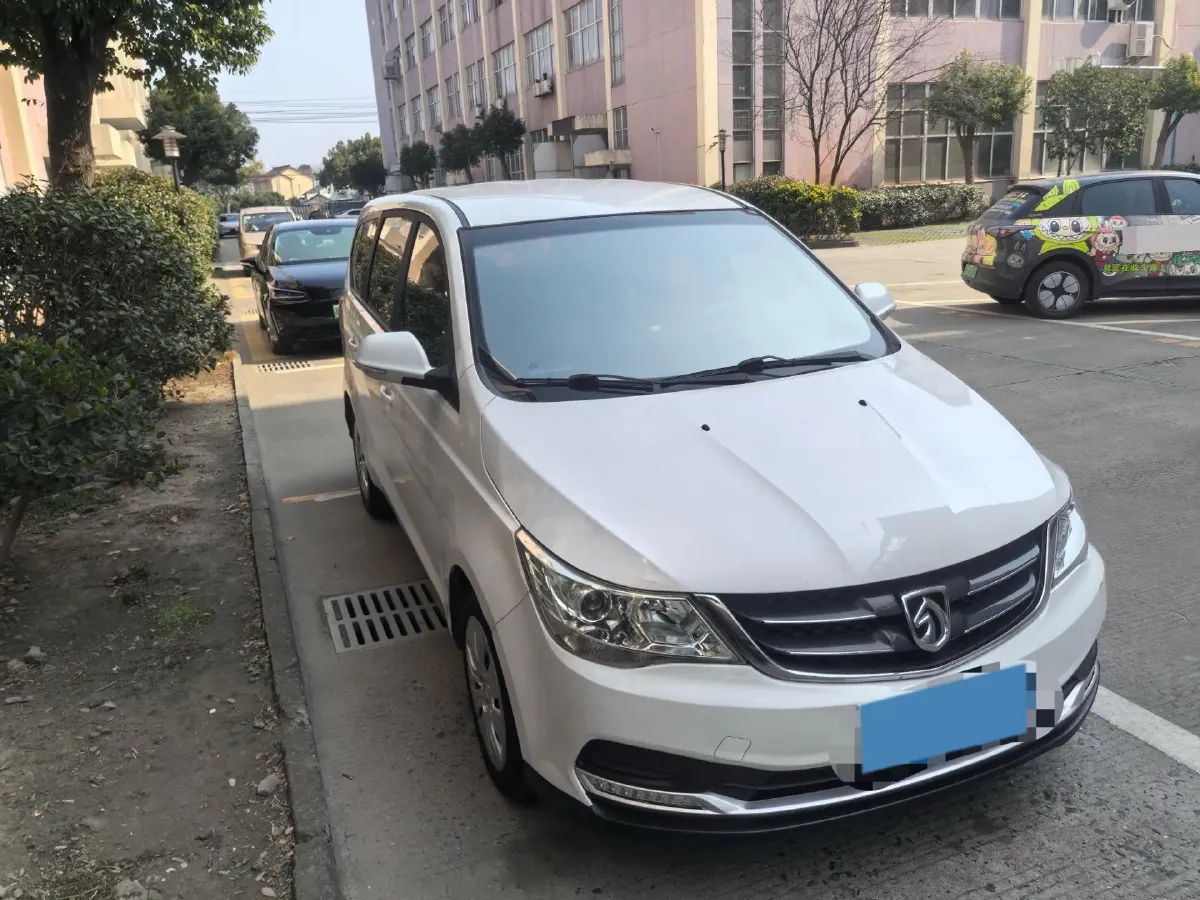 2019 BaoJun 730 1.5L 105HP L4 6MT,autocango,china used car exporter,china ev exporter,chinese used car exporter,chinese used ev exporter
