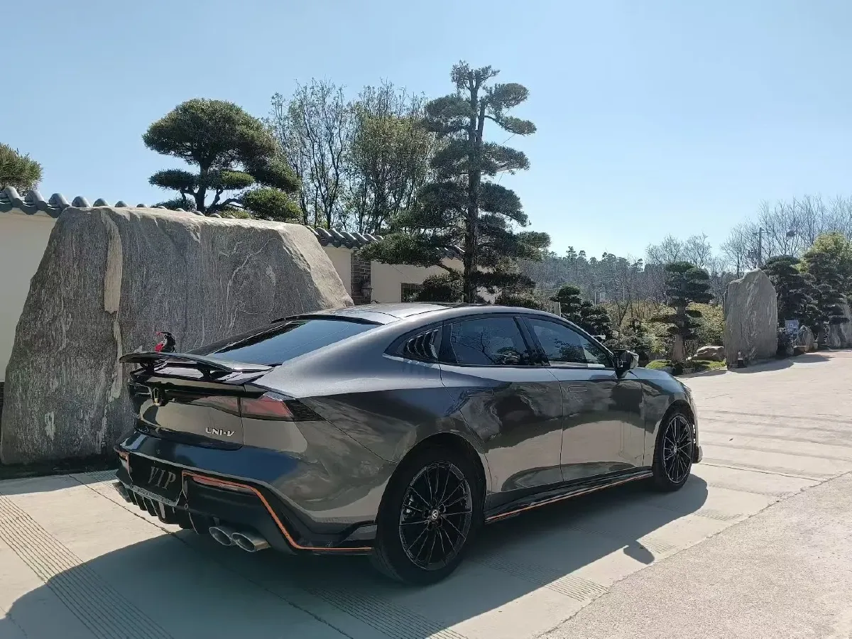 2023 ChangAn UNI-V 1.5T 188HP L4 7DCT,autocango,china used car exporter,china ev exporter,chinese used car exporter,chinese used ev exporter