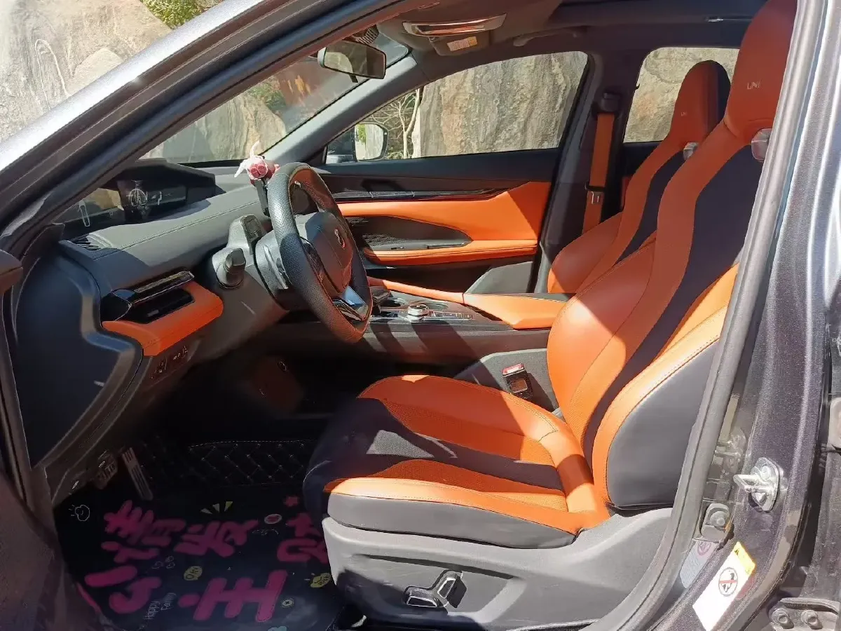 2023 ChangAn UNI-V 1.5T 188HP L4 7DCT,autocango,china used car exporter,china ev exporter,chinese used car exporter,chinese used ev exporter