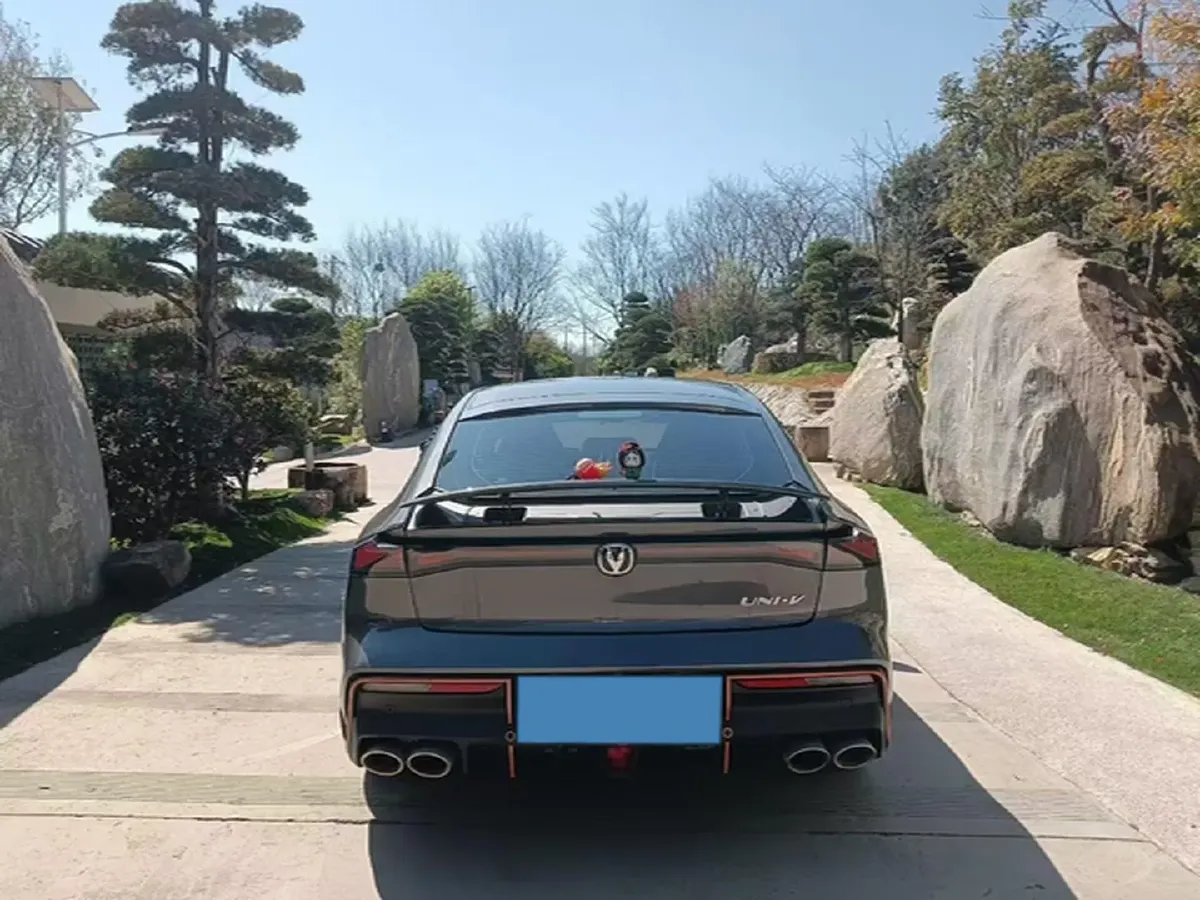 2023 ChangAn UNI-V 1.5T 188HP L4 7DCT,autocango,china used car exporter,china ev exporter,chinese used car exporter,chinese used ev exporter