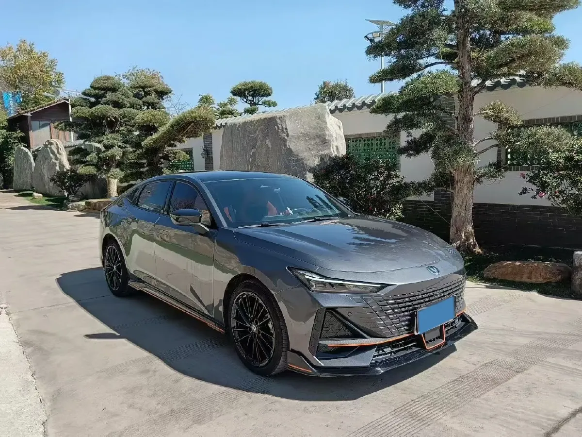 2023 ChangAn UNI-V 1.5T 188HP L4 7DCT,autocango,china used car exporter,china ev exporter,chinese used car exporter,chinese used ev exporter