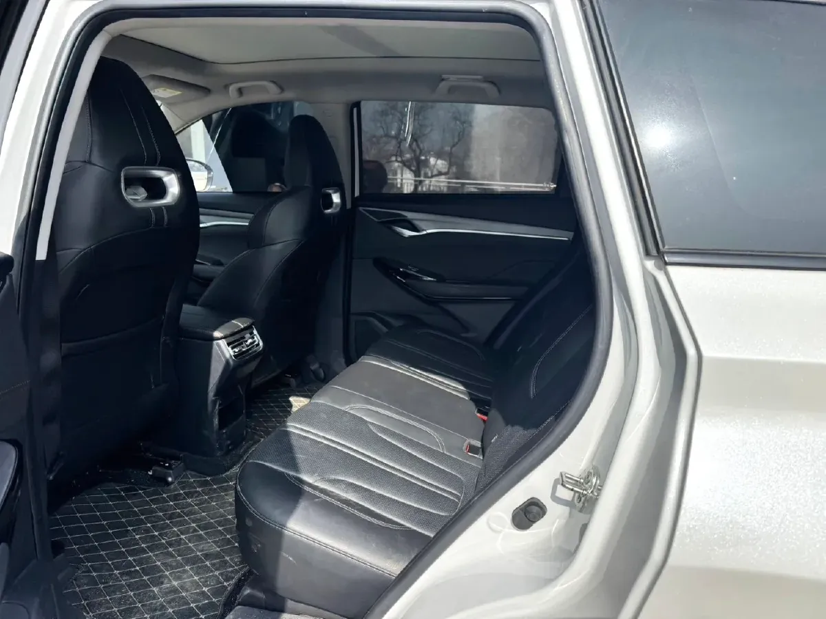 2022 ChangAn CS75 Plus 1.5T 178HP L4 6AT,autocango,china used car exporter,china ev exporter,chinese used car exporter,chinese used ev exporter