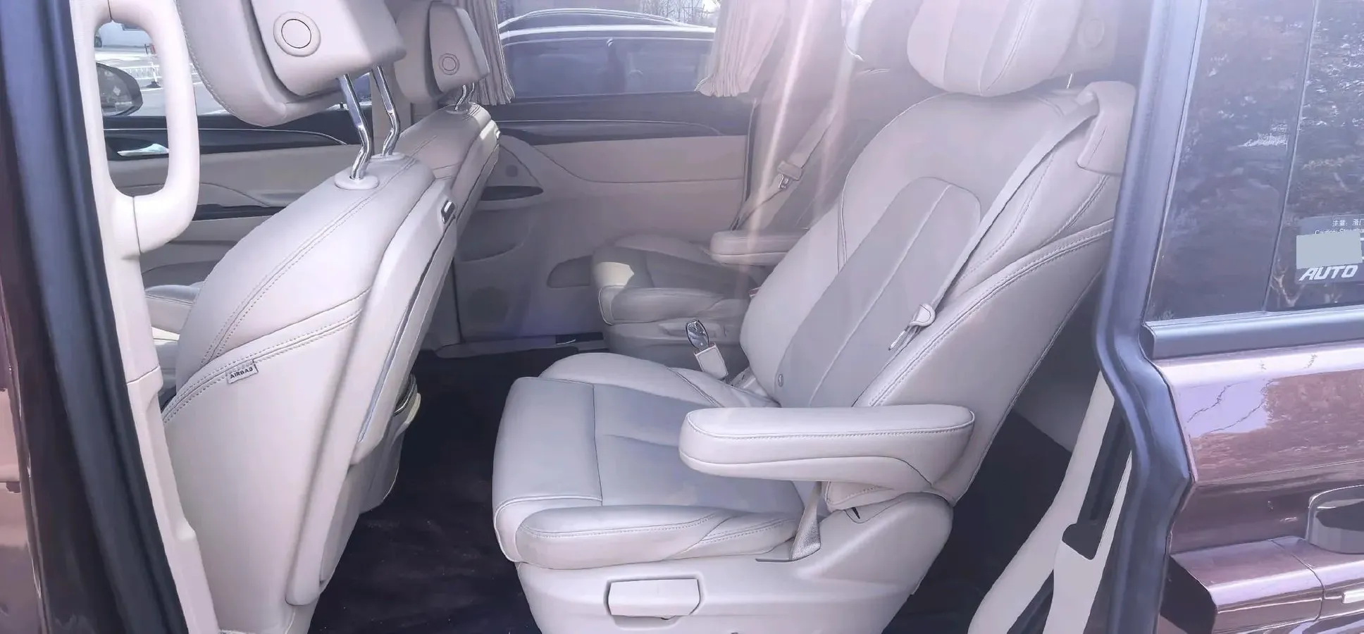 2023 Buick GL8 2.0T 237HP L4 9AT,autocango,china used car exporter,china ev exporter,chinese used car exporter,chinese used ev exporter