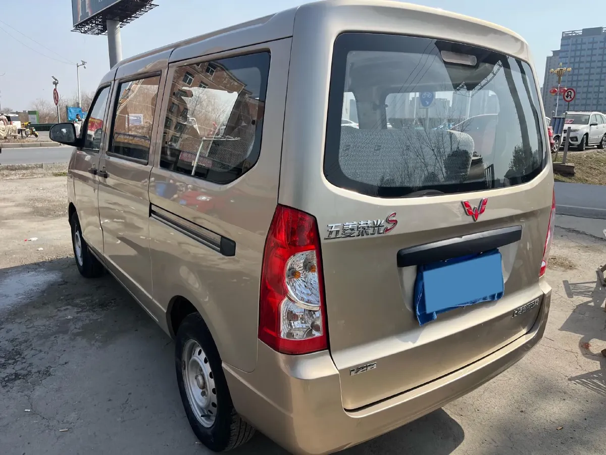 2021 WuLing RongGuang S 1.2L 76HP L4 5MT,autocango,china used car exporter,china ev exporter,chinese used car exporter,chinese used ev exporter