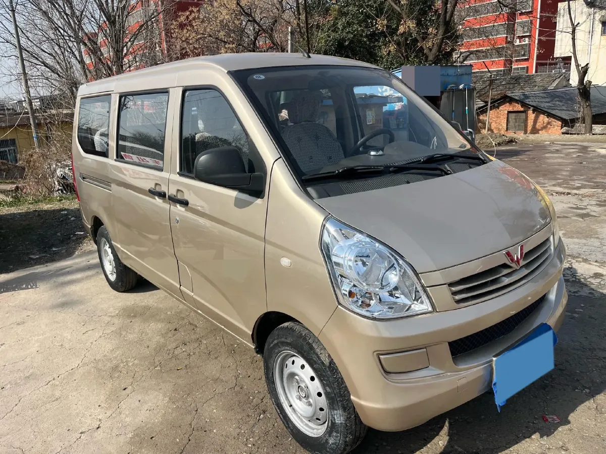 2021 WuLing RongGuang S 1.2L 76HP L4 5MT,autocango,china used car exporter,china ev exporter,chinese used car exporter,chinese used ev exporter