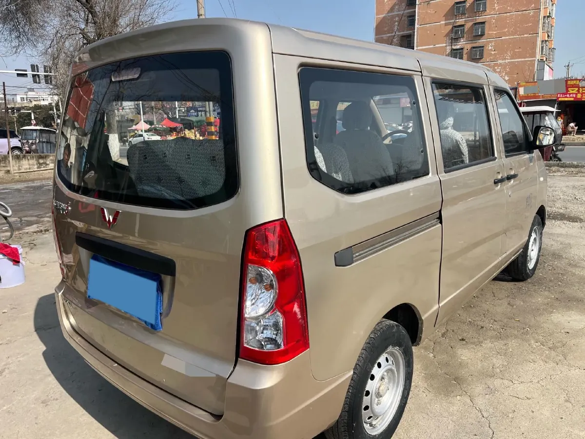 2021 WuLing RongGuang S 1.2L 76HP L4 5MT,autocango,china used car exporter,china ev exporter,chinese used car exporter,chinese used ev exporter