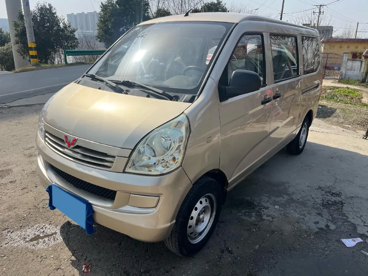 2021 WuLing RongGuang S 1.2L 76HP L4 5MT,autocango,china used car exporter,china ev exporter,chinese used car exporter,chinese used ev exporter