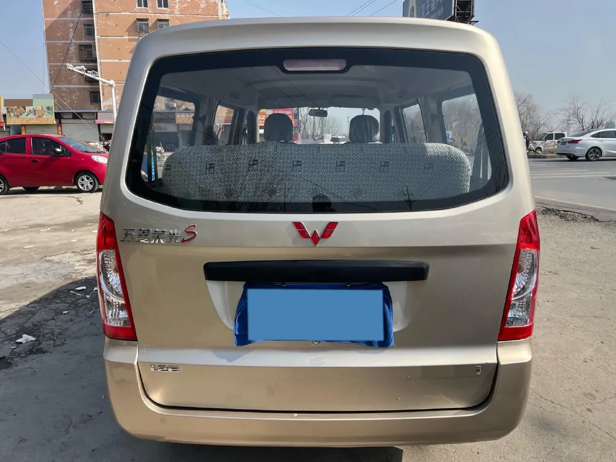 2021 WuLing RongGuang S 1.2L 76HP L4 5MT,autocango,china used car exporter,china ev exporter,chinese used car exporter,chinese used ev exporter