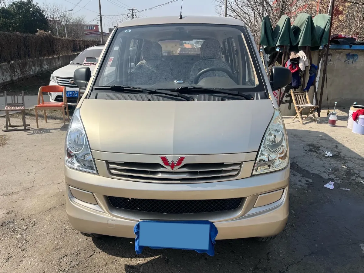 2021 WuLing RongGuang S 1.2L 76HP L4 5MT,autocango,china used car exporter,china ev exporter,chinese used car exporter,chinese used ev exporter