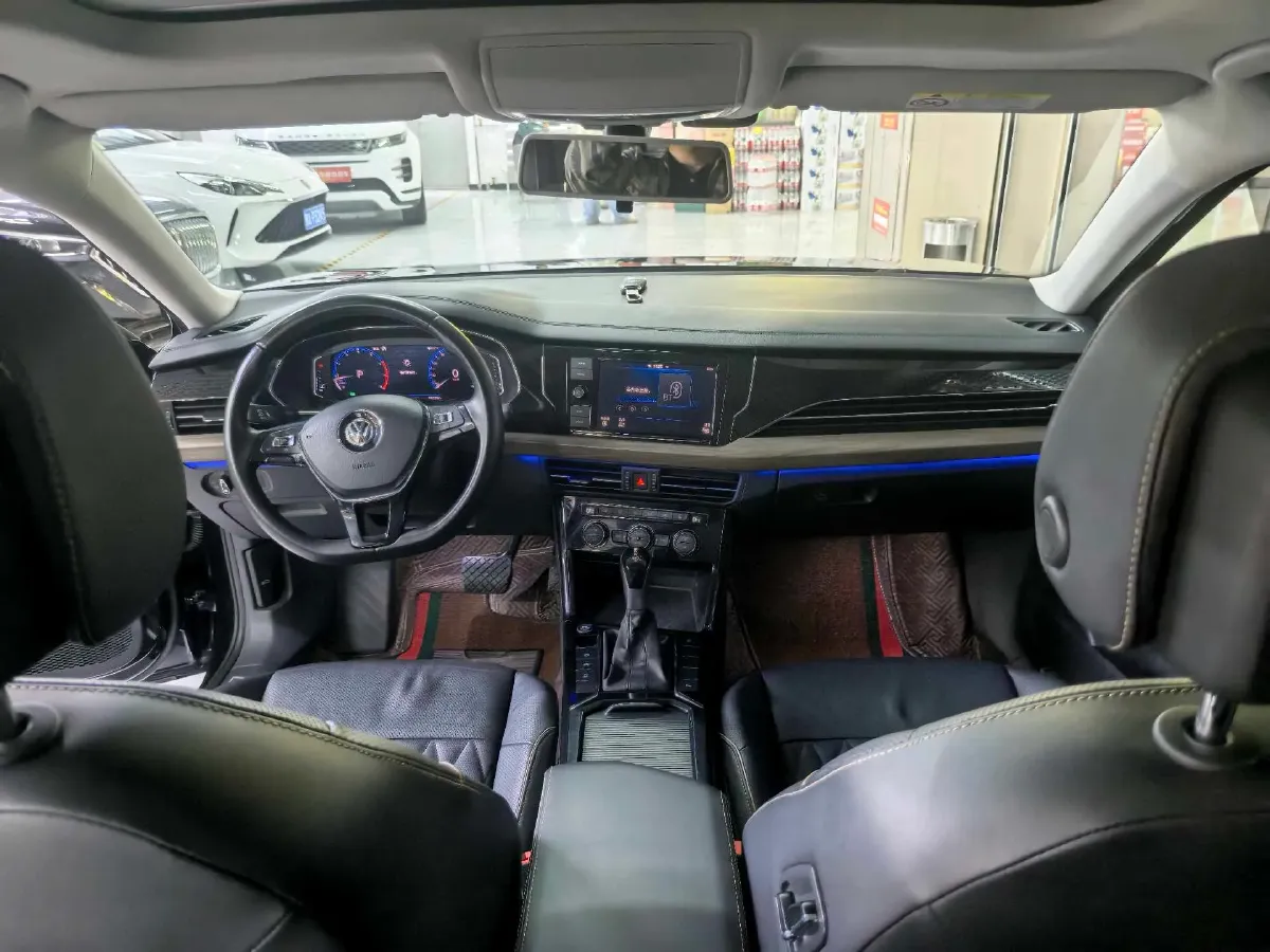 2019 Volkswagen Passat 2.0T 220HP L4 7DCT,autocango,china used car exporter,china ev exporter,chinese used car exporter,chinese used ev exporter