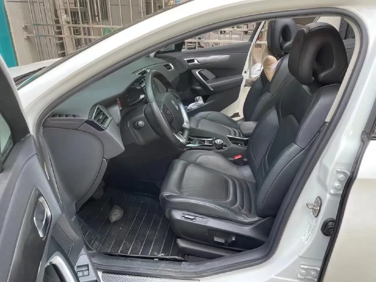 2016 DS 6 1.6T 167HP L4 6AT,autocango,china used car exporter,china ev exporter,chinese used car exporter,chinese used ev exporter