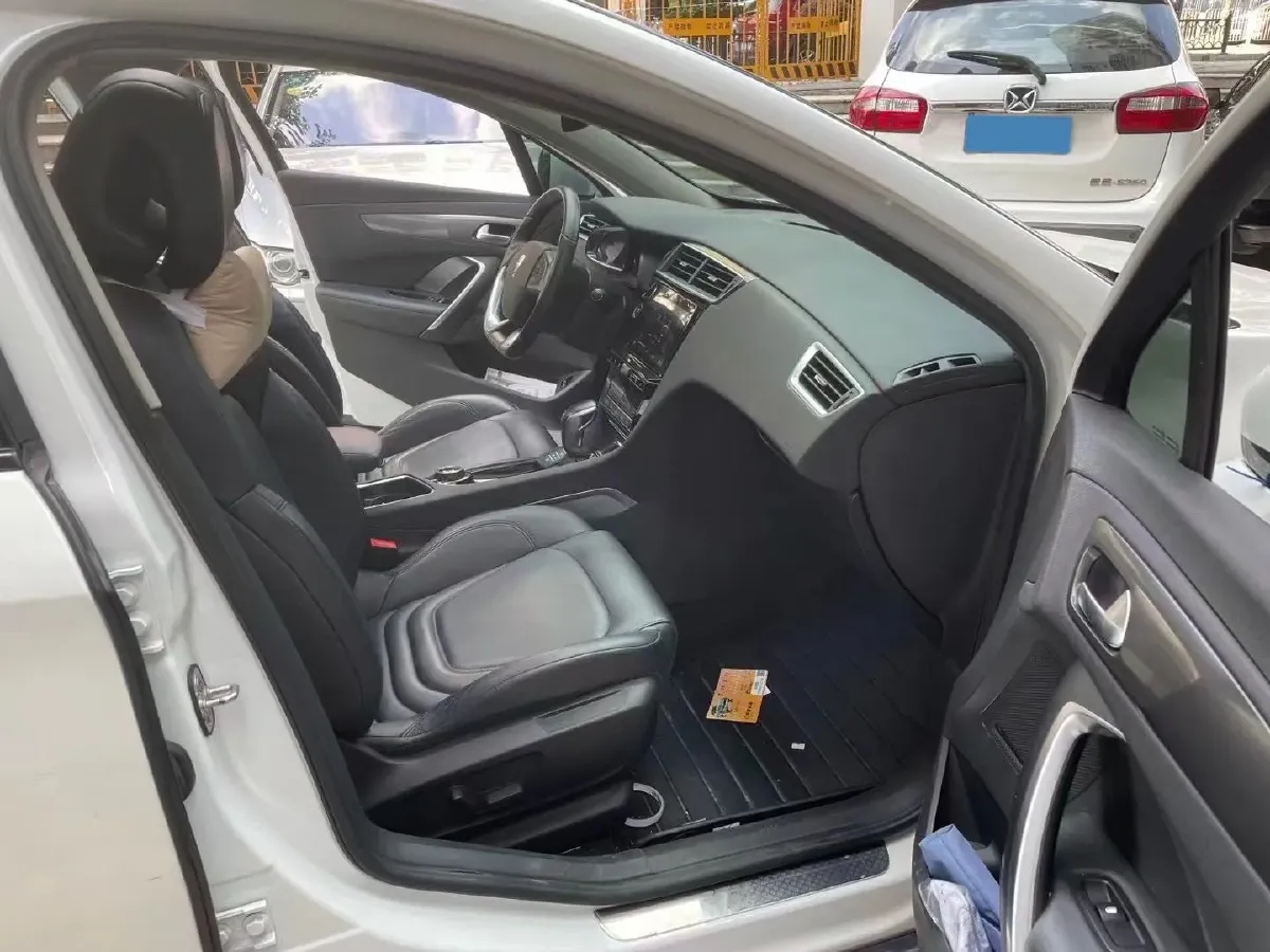 2016 DS 6 1.6T 167HP L4 6AT,autocango,china used car exporter,china ev exporter,chinese used car exporter,chinese used ev exporter