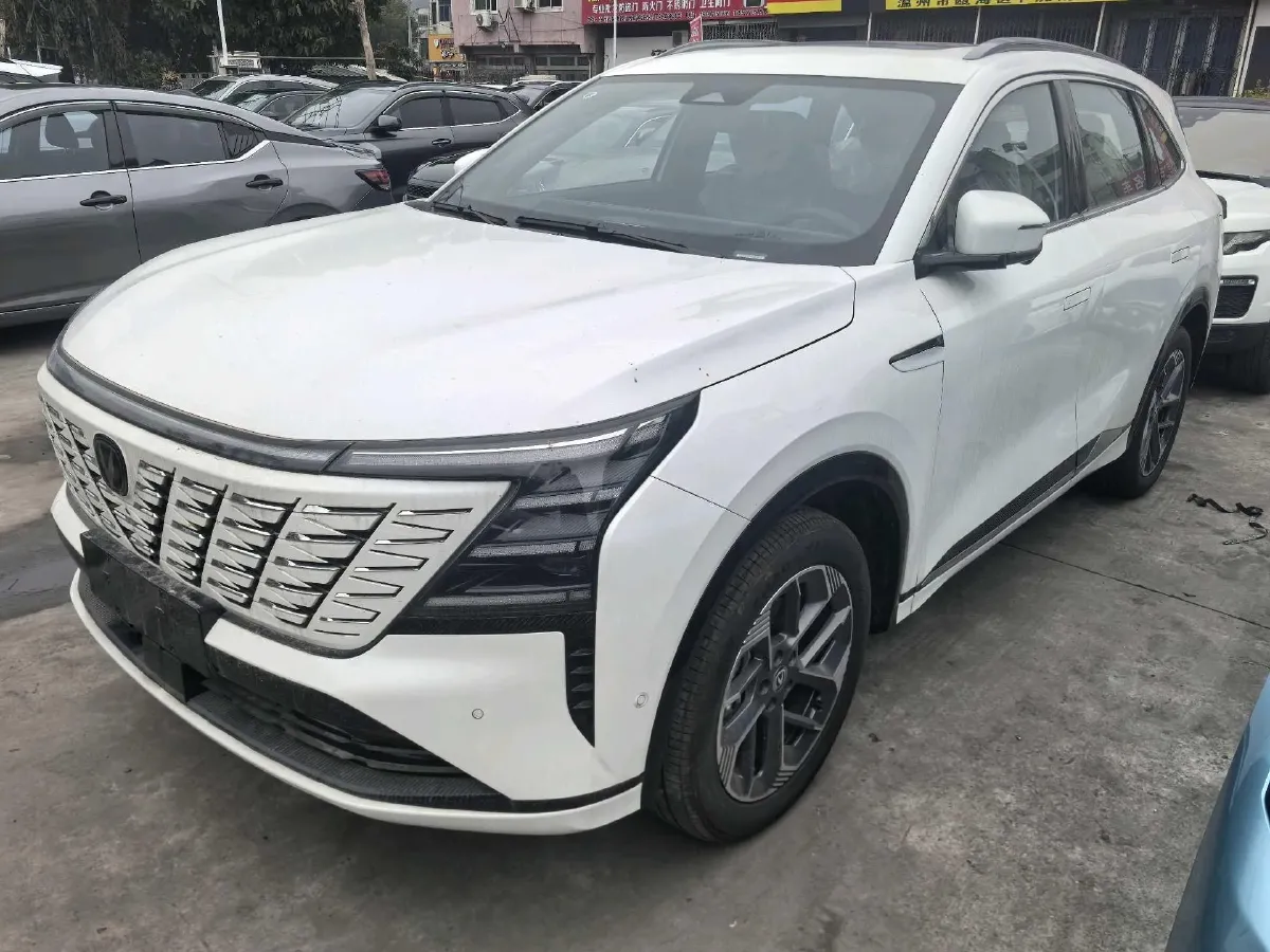 2025 ChangAn CS75 Plus 1.5T 192HP L4 8AT,autocango,china used car exporter,china ev exporter,chinese used car exporter,chinese used ev exporter