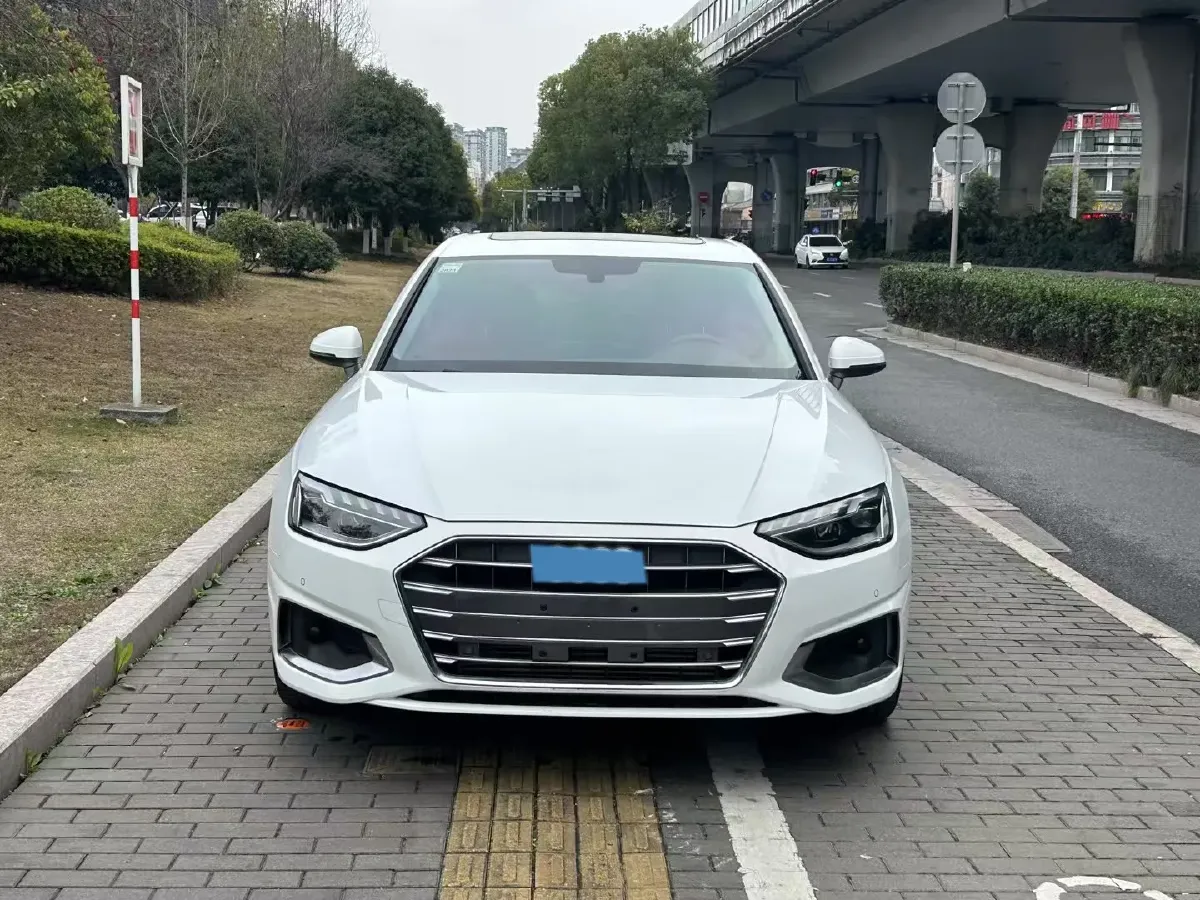 2022 Audi A4L 2.0T 190HP L4 7DCT,autocango,china used car exporter,china ev exporter,chinese used car exporter,chinese used ev exporter
