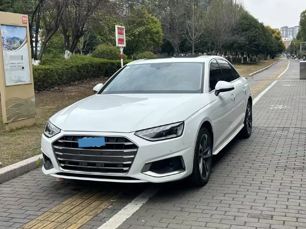 2022 Audi A4L 2.0T 190HP L4 7DCT,autocango,china used car exporter,china ev exporter,chinese used car exporter,chinese used ev exporter